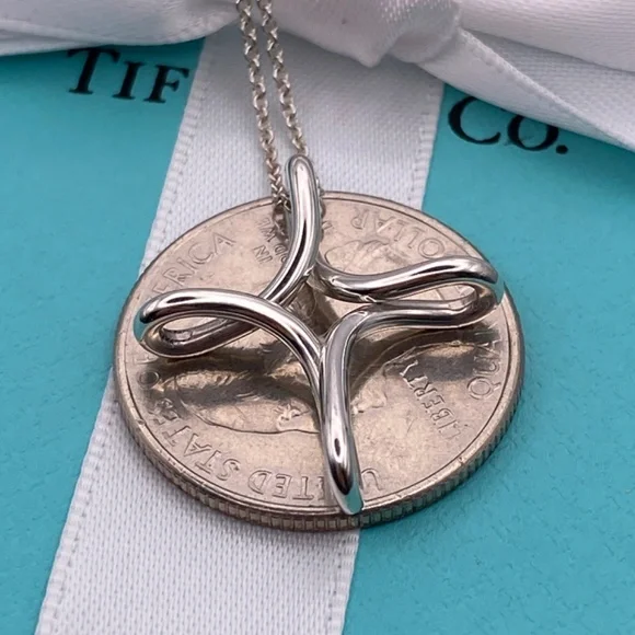 Tiffany & Co infinity cross Elsa Peretti.925 sterling silver 19” box - Picture 4 of 9